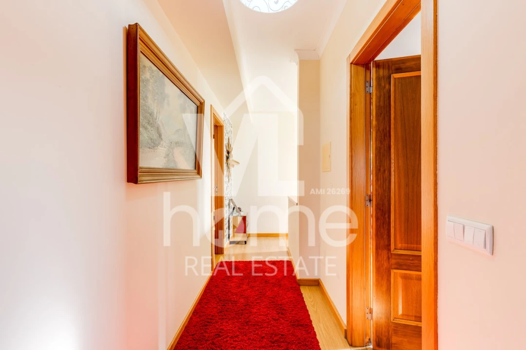 Apartamento T4 para Venda em Parceiros e Azoia Foto 9