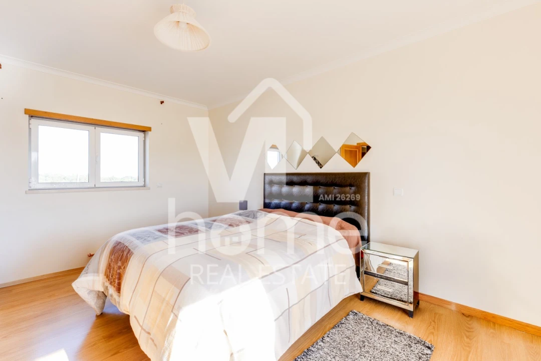 Apartamento T4 para Venda em Parceiros e Azoia Foto 13