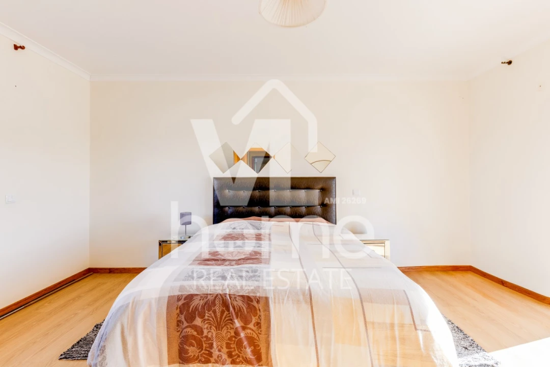 Apartamento T4 para Venda em Parceiros e Azoia Foto 14