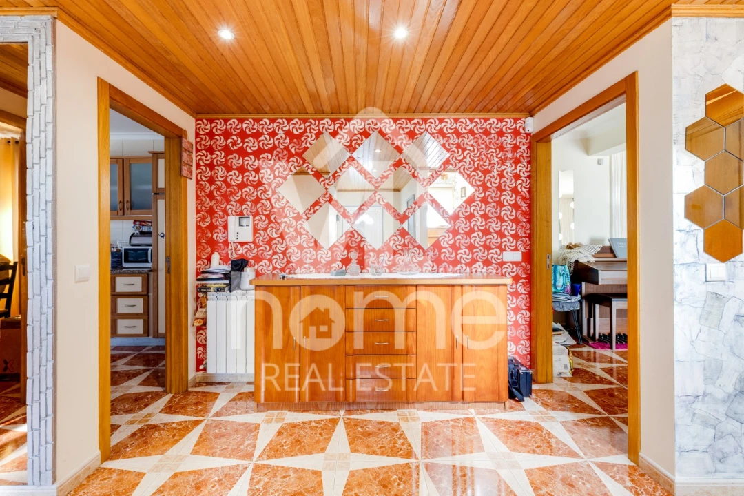Apartamento T4 para Venda em Parceiros e Azoia Foto 17