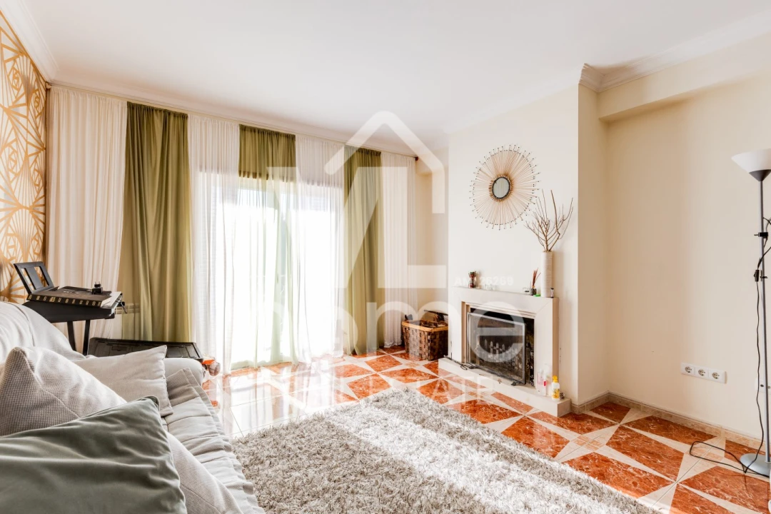 Apartamento T4 para Venda em Parceiros e Azoia Foto 4
