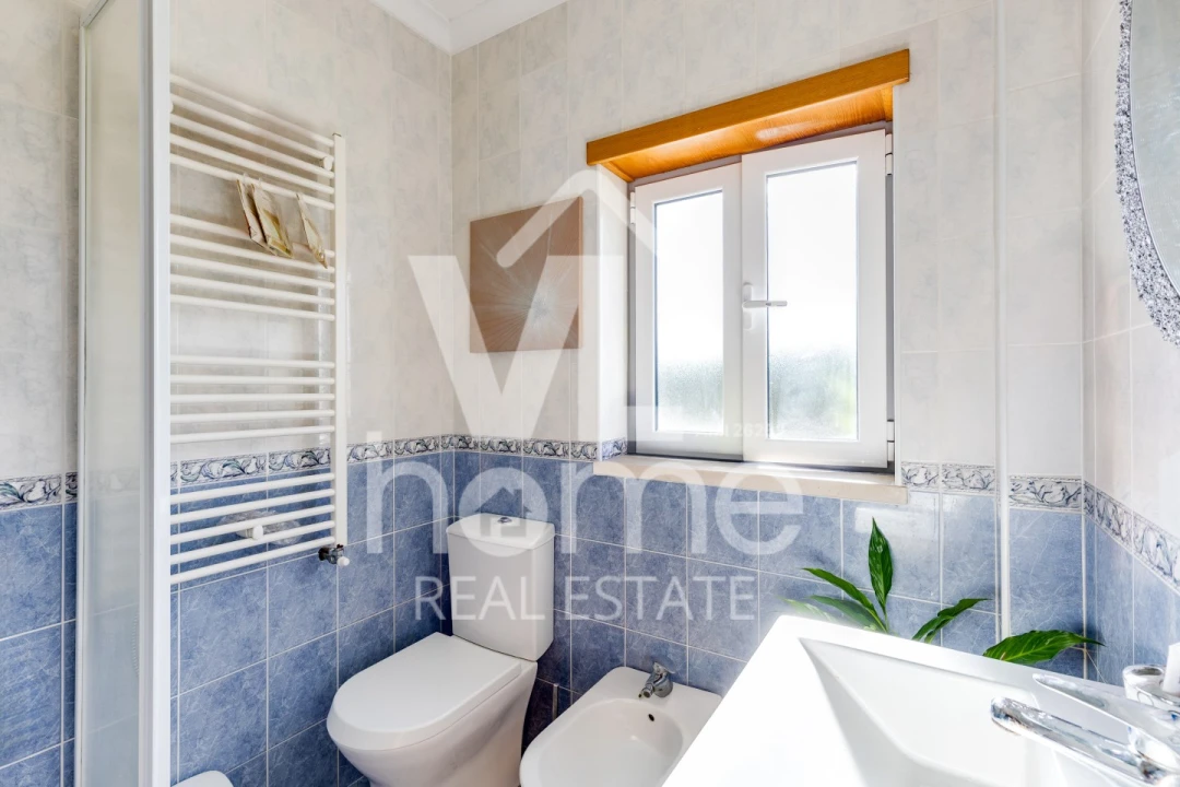 Apartamento T4 para Venda em Parceiros e Azoia Foto 21
