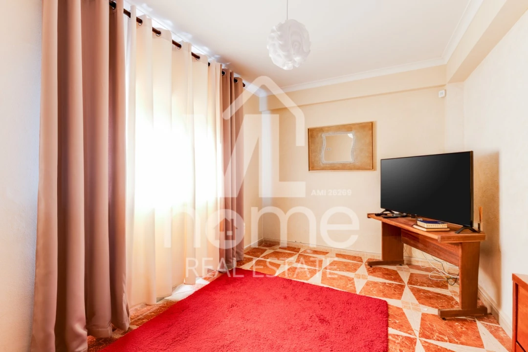 Apartamento T4 para Venda em Parceiros e Azoia Foto 23