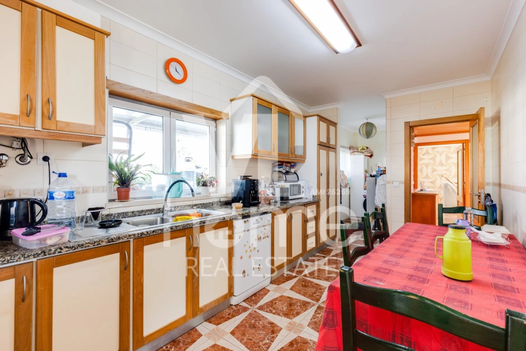 Apartamento T4 para Venda em Parceiros e Azoia Foto 27