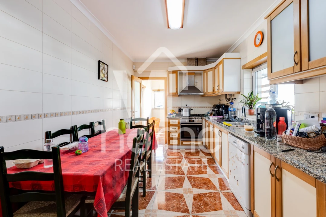 Apartamento T4 para Venda em Parceiros e Azoia Foto 30