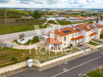 Apartamento T4 para Venda em Parceiros e Azoia