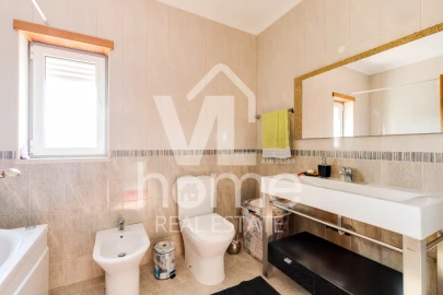 Apartamento T4 para Venda em Parceiros e Azoia