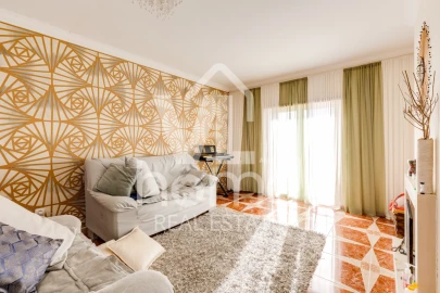 Apartamento T4 para Venda em Parceiros e Azoia
