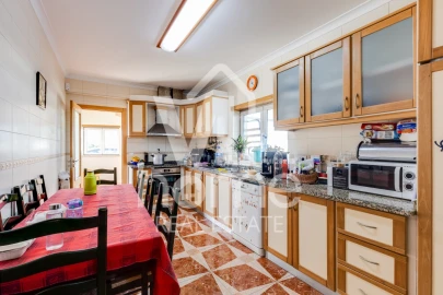 Apartamento T4 para Venda em Parceiros e Azoia
