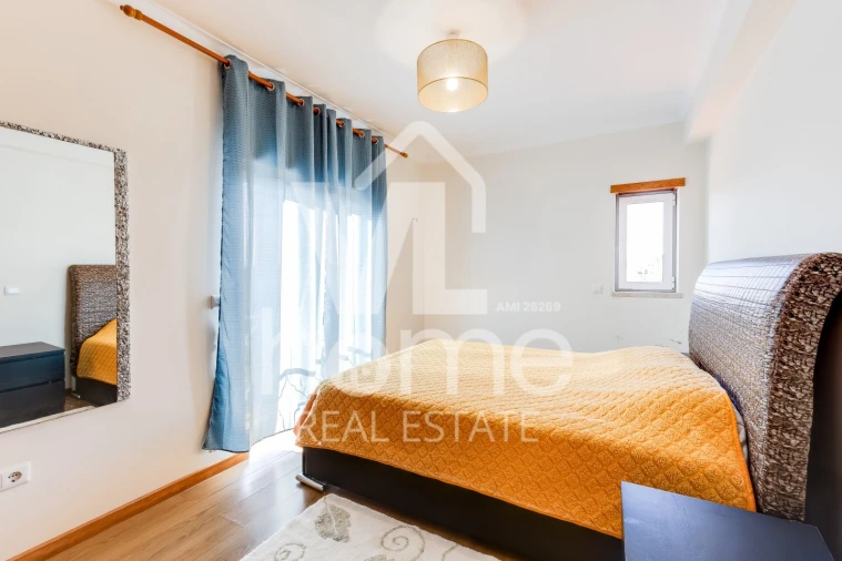 Apartamento T4 para Venda em Parceiros e Azoia Foto 5