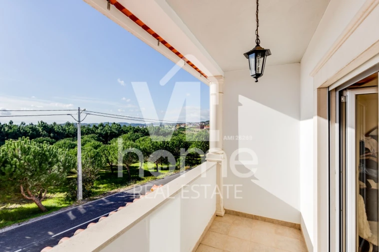 Apartamento T4 para Venda em Parceiros e Azoia Foto 12