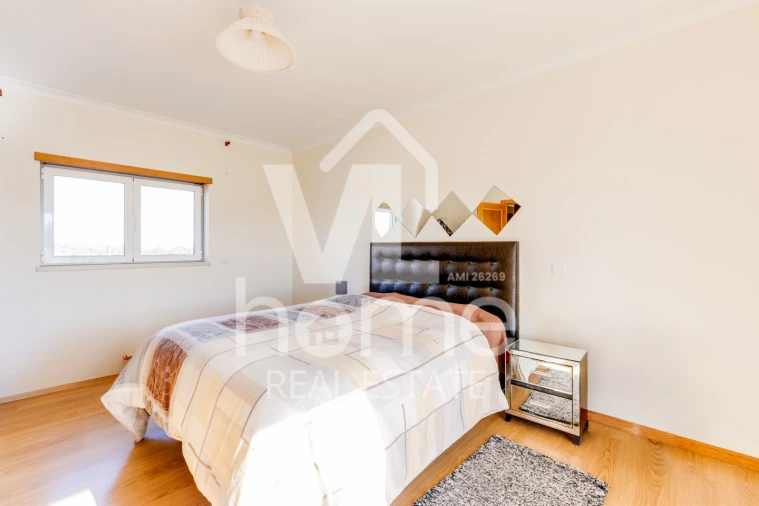 Apartamento T4 para Venda em Parceiros e Azoia Foto 13
