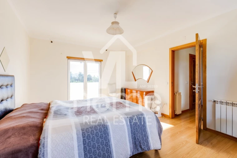 Apartamento T4 para Venda em Parceiros e Azoia Foto 15