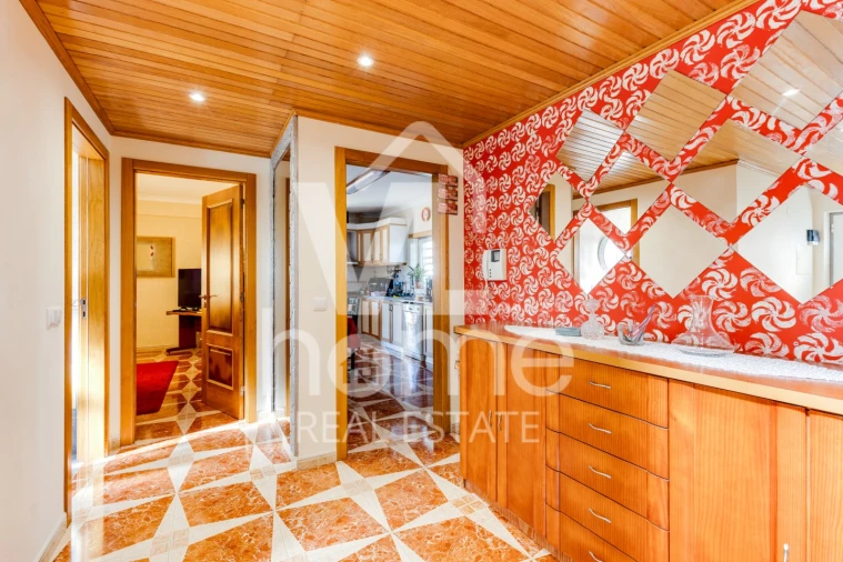 Apartamento T4 para Venda em Parceiros e Azoia Foto 18