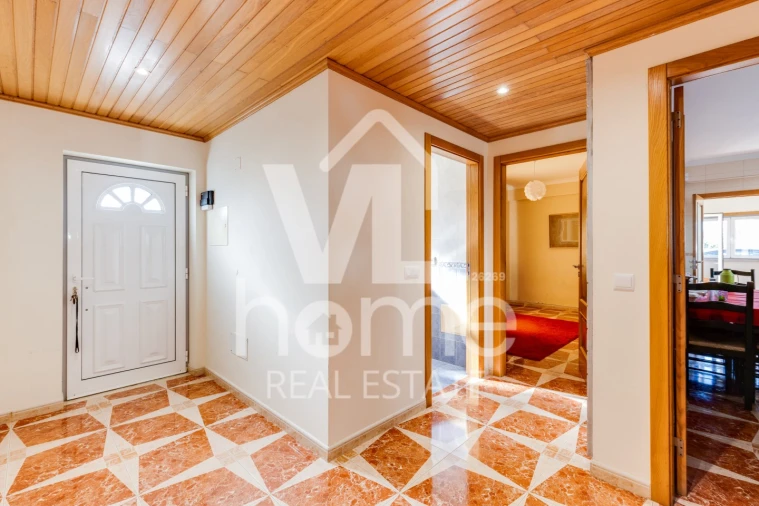 Apartamento T4 para Venda em Parceiros e Azoia Foto 19