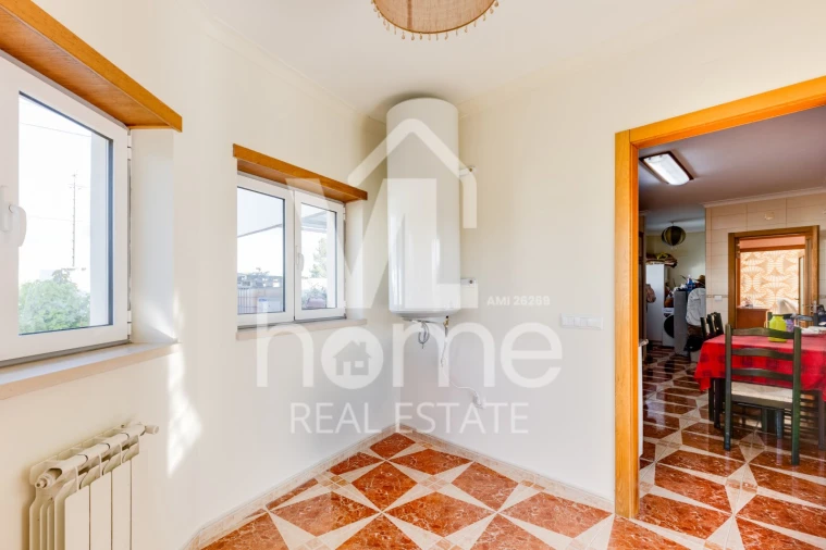 Apartamento T4 para Venda em Parceiros e Azoia Foto 25