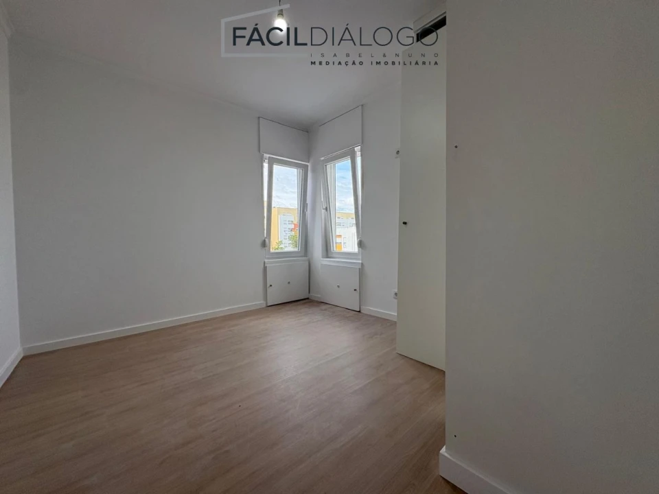 Apartamento T3 para Venda em Caparica e Trafaria Foto 9