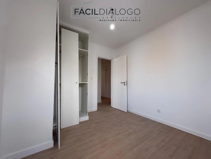 Apartamento T3 para Venda em Caparica e Trafaria Foto 8