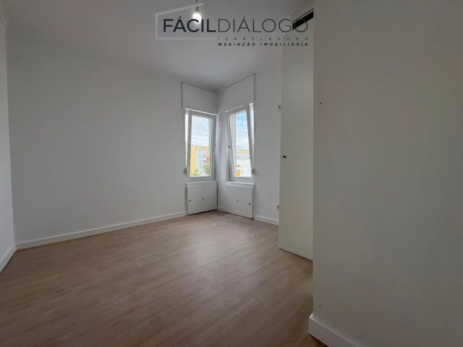 Apartamento T3 para Venda em Caparica e Trafaria Foto 9