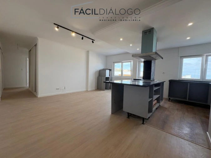 Apartamento T3 para Venda em Caparica e Trafaria Foto 2