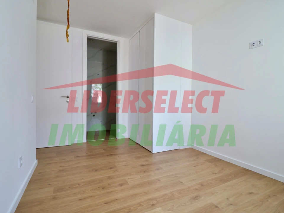 Apartamento T3 para Venda em Lourinhã e Atalaia Foto 12