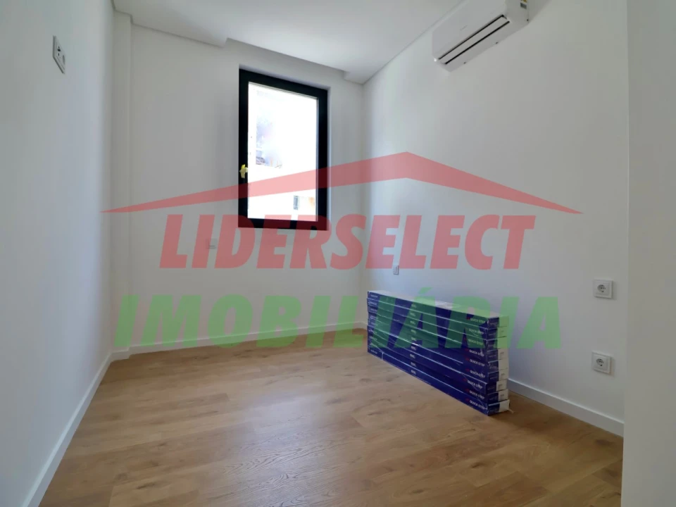 Apartamento T3 para Venda em Lourinhã e Atalaia Foto 11