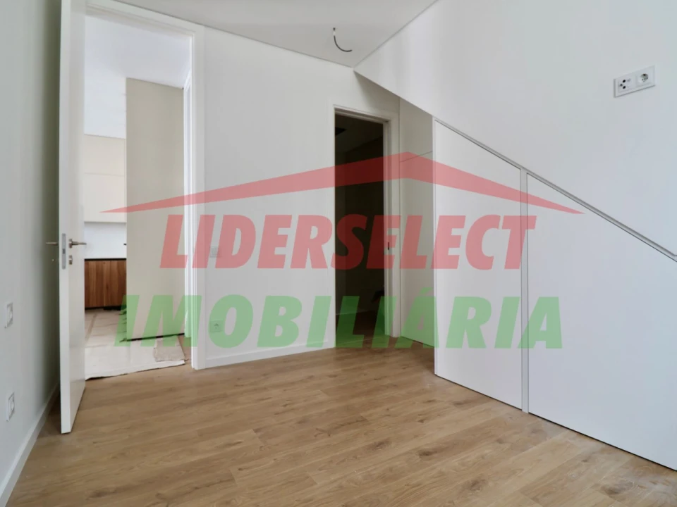 Apartamento T3 para Venda em Lourinhã e Atalaia Foto 14