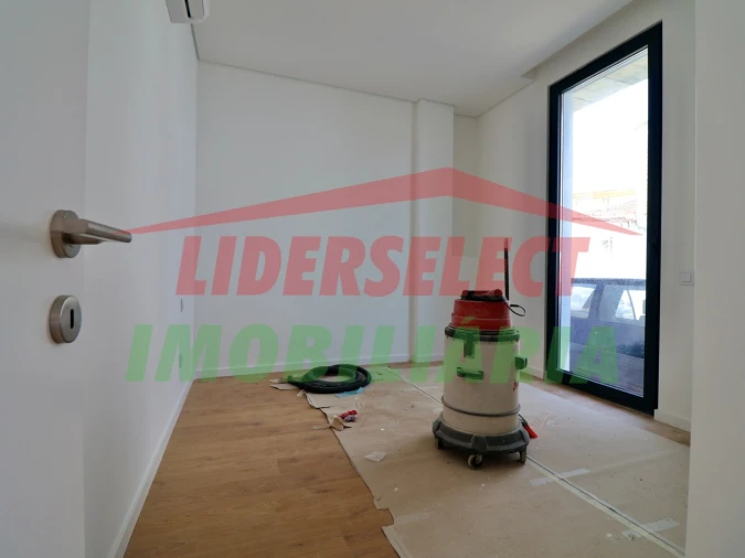 Apartamento T3 para Venda em Lourinhã e Atalaia Foto 9
