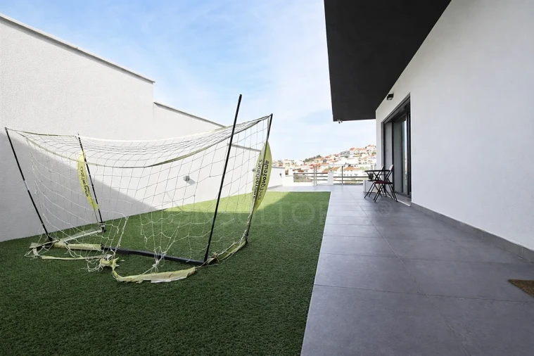 Moradia T5 para Venda em Pontinha e Famões Foto 12