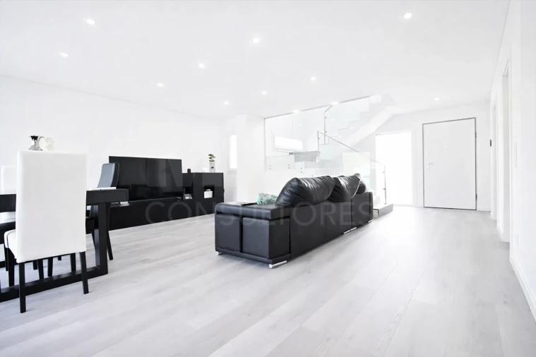 Moradia T5 para Venda em Pontinha e Famões Foto 7