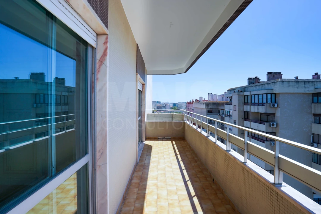 Apartamento T5 para Arrendamento em Lumiar Foto 5