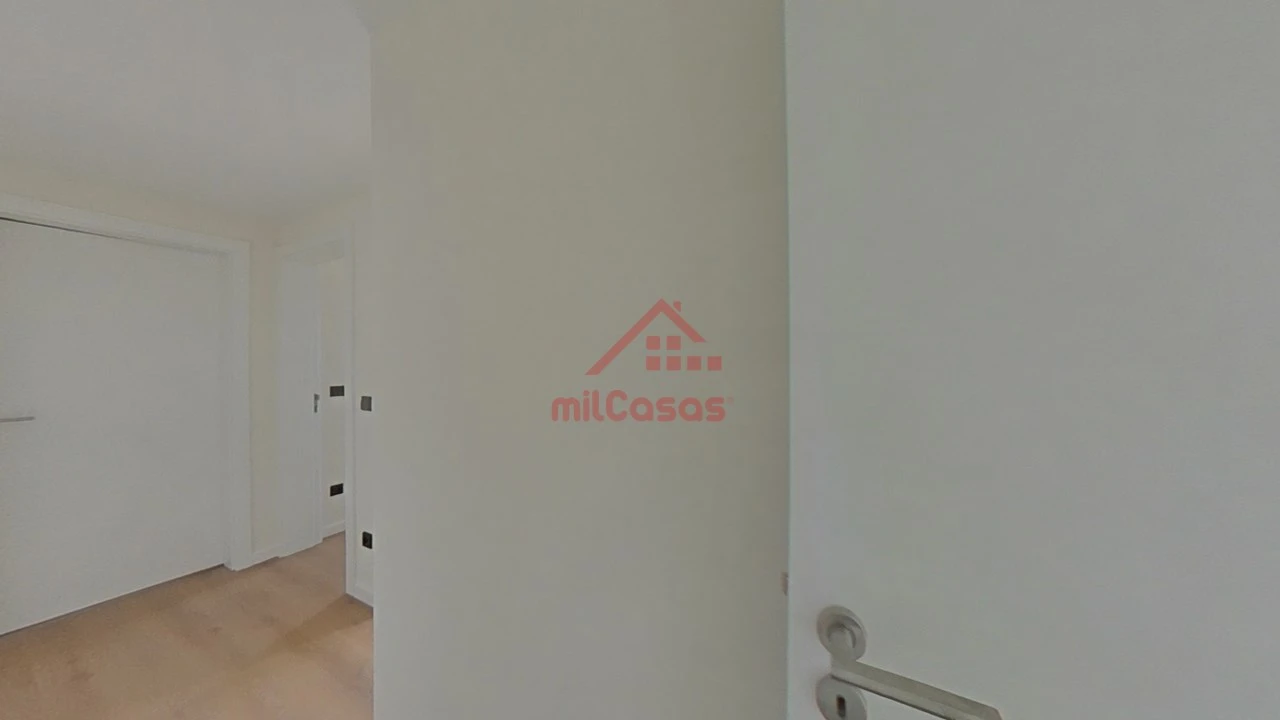 Apartamento T2 para Arrendamento em Santa Maria, São Pedro e Matacães Foto 27