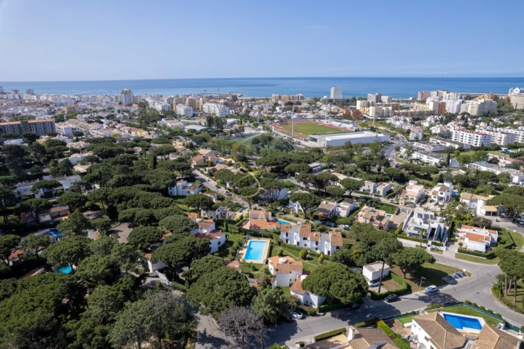 Moradia T3 para Venda em Quarteira Foto 35