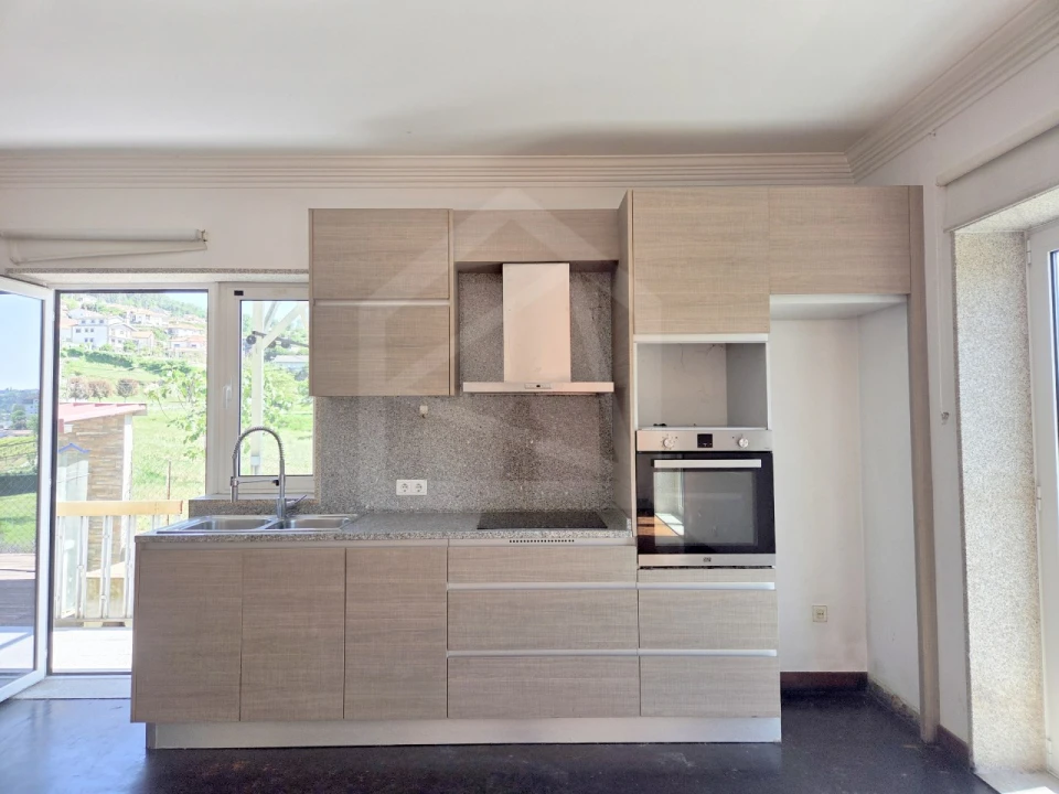 Moradia T4 para Venda em Pombeiro de Ribavizela Foto 2