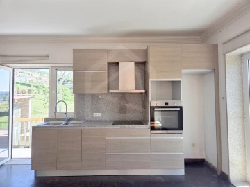 Moradia T4 para Venda em Pombeiro de Ribavizela