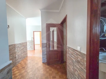 Moradia T4 para Venda em Pombeiro de Ribavizela