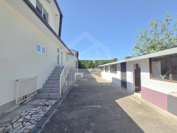 Moradia T4 para Venda em Pombeiro de Ribavizela
