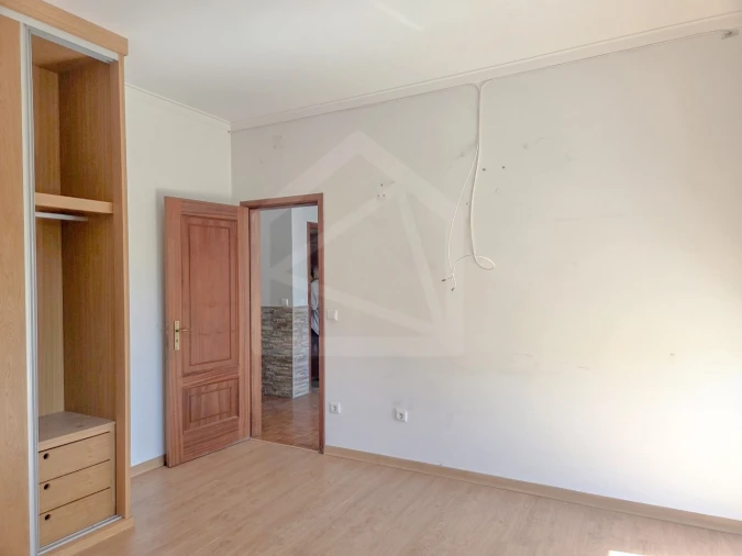 Moradia T4 para Venda em Pombeiro de Ribavizela Foto 12