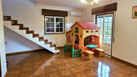 Moradia T5 para Venda em Aveiras de Cima