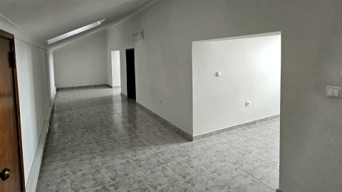 Moradia T5 para Venda em Aveiras de Cima