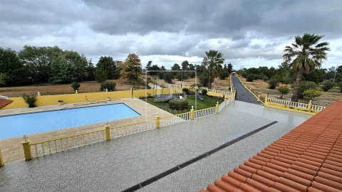 Moradia T5 para Venda em Aveiras de Cima