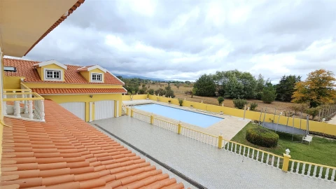 Moradia T5 para Venda em Aveiras de Cima