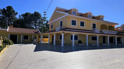 Moradia T5 para Venda em Aveiras de Cima