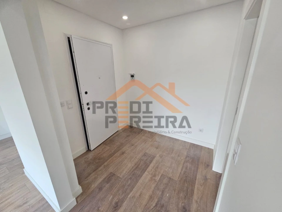 Apartamento T3 para Venda em Ramada e Caneças Foto 7