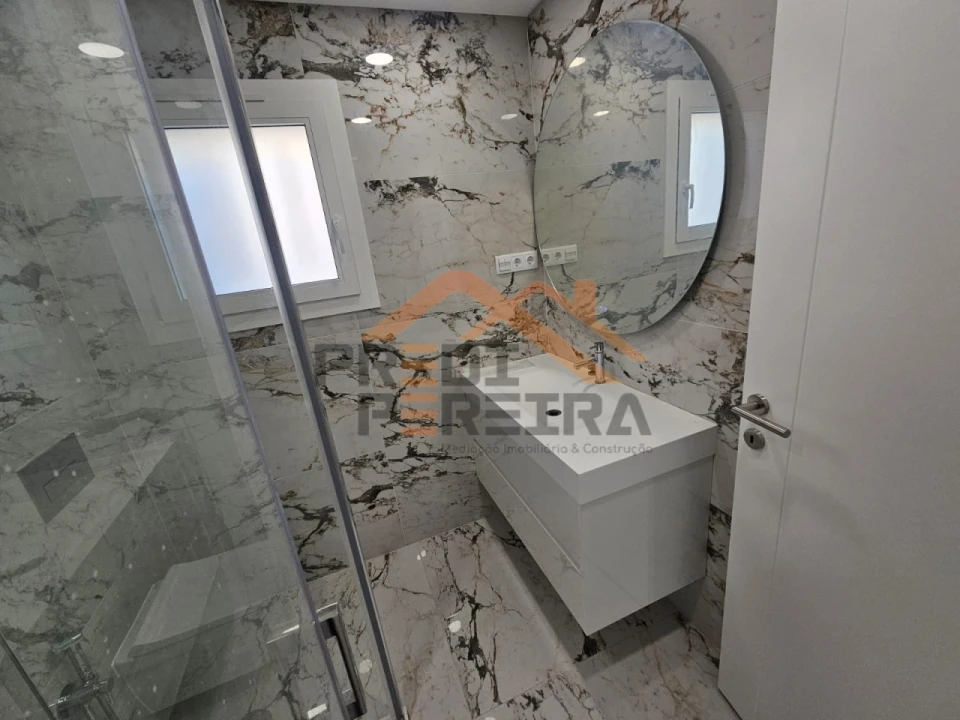 Apartamento T3 para Venda em Ramada e Caneças Foto 9
