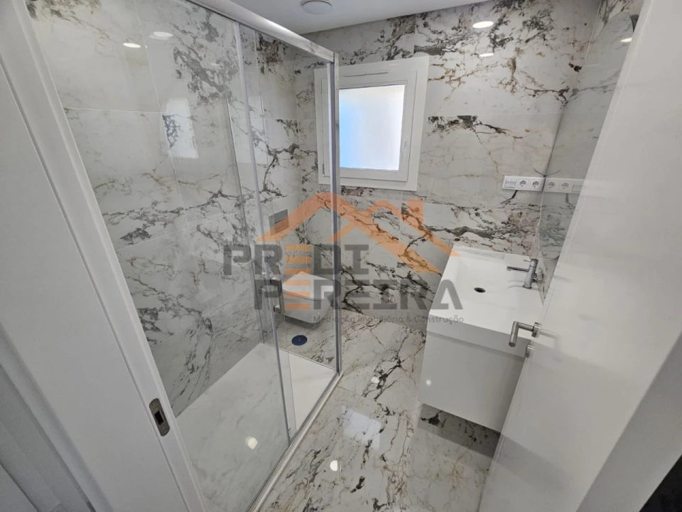 Apartamento T3 para Venda em Ramada e Caneças Foto 12