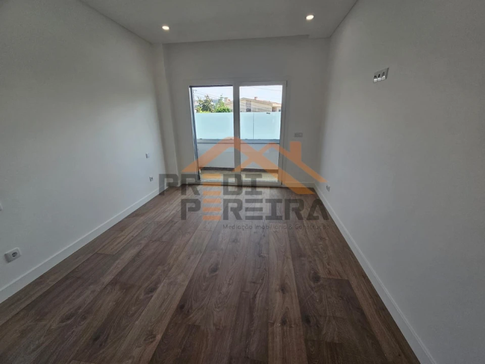 Apartamento T3 para Venda em Ramada e Caneças Foto 15