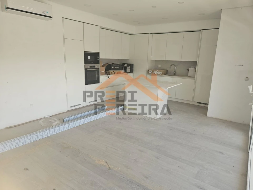Apartamento T3 para Venda em Ramada e Caneças Foto 25