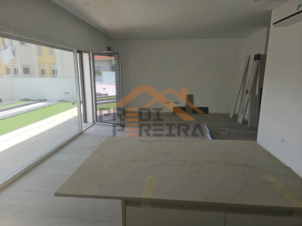 Apartamento T3 para Venda em Ramada e Caneças Foto 28