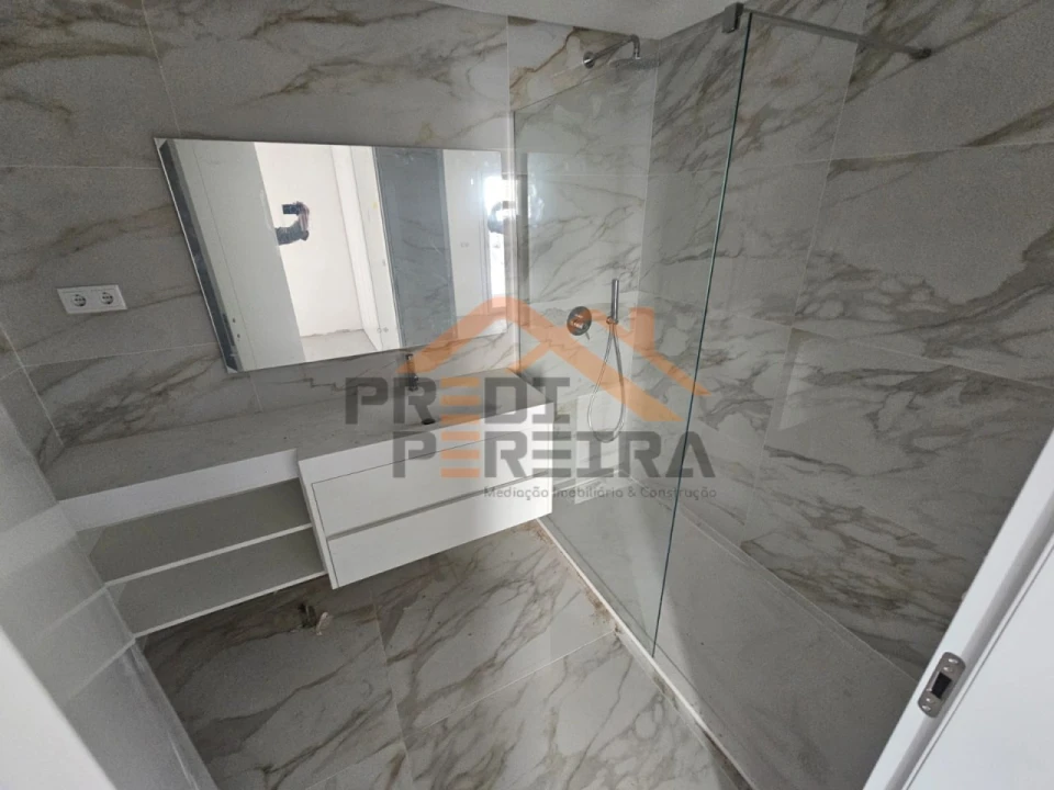 Apartamento T3 para Venda em Ramada e Caneças Foto 31
